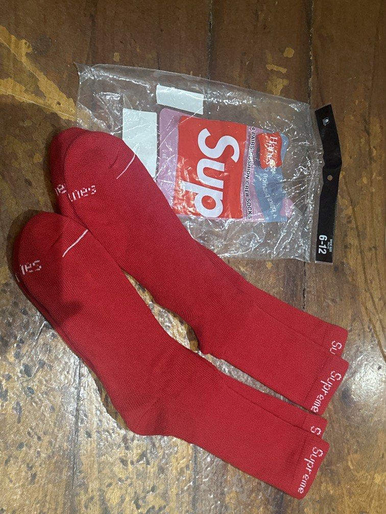 Original Supreme crew socks red (Category: Socks) located in Muntinlupa City. Submitted by chickensaucee (Listing ID 1454096014, Image 1). Description: Supreme crew socks in red 900 each.