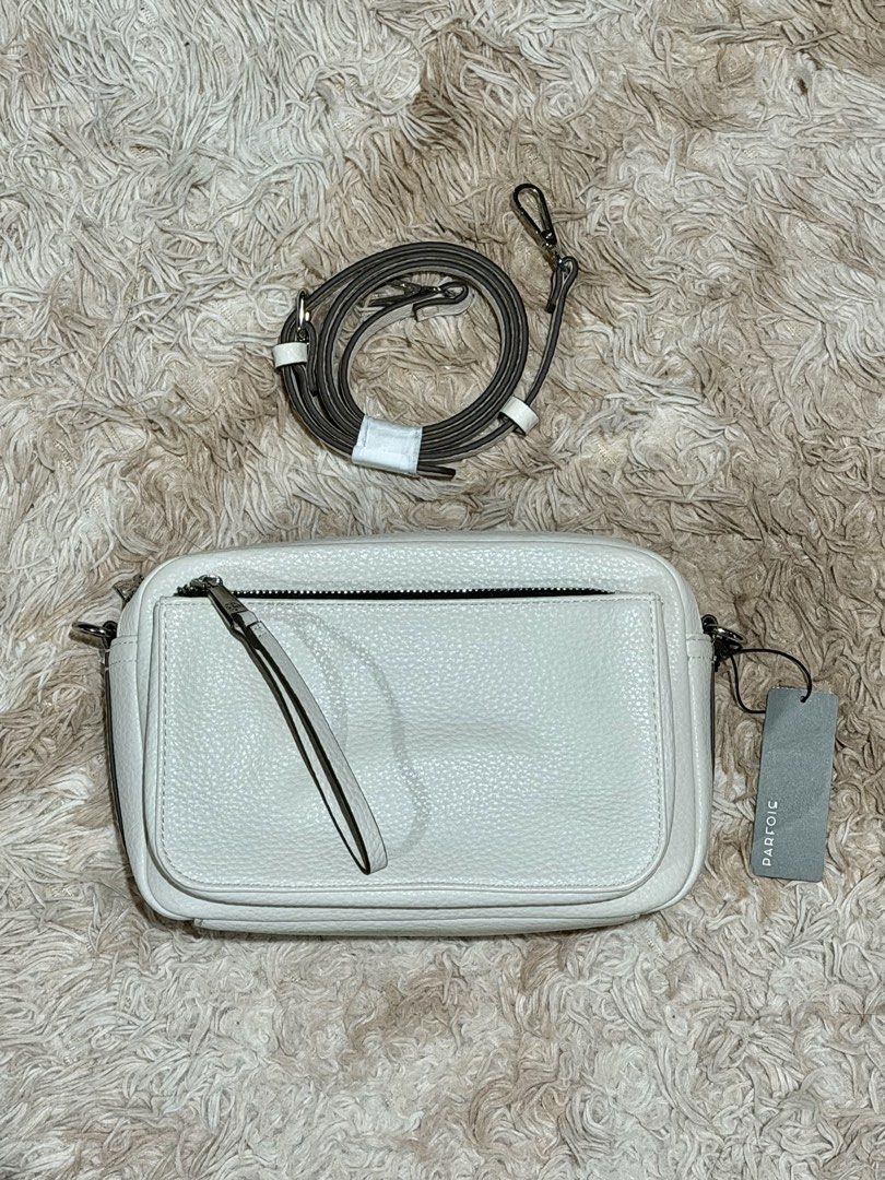 Parfois Rancho2 Crossbody Bag (Category: Cross-body Bags) located in Paranaque City. Submitted by apcastillo (Listing ID 1454084609, Image 2). Description: Brand: Parfois Dimensions: 25 × 9.5 × 17 cm (L × W × H) Strap Drop: Adjustable, up to 55 cm Color: Off White Condition: 10/10 (Brand New, Never Used) 📦 Inclusions: Bag, plastic and Parfois paper bag ✨ 100% Guaranteed Authentic Features: - Premium pebbled faux leather exterior (100% Polyuretha