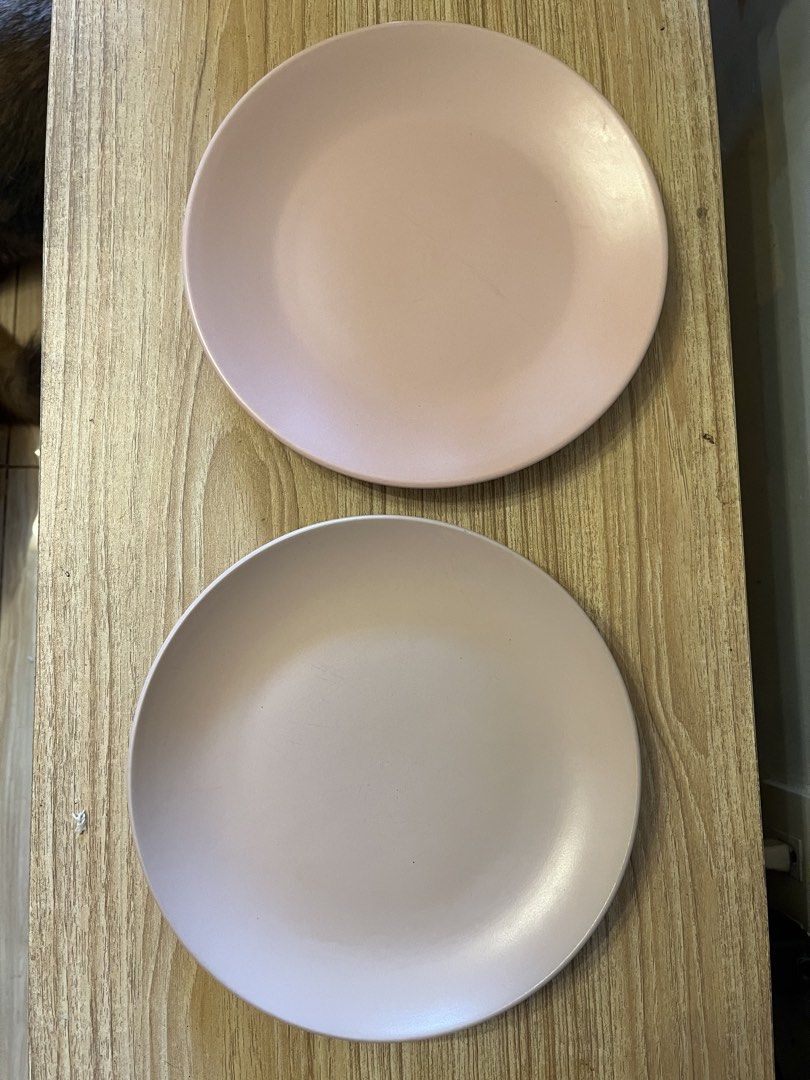 Pink plates 2pcs (Category: Dinnerware & Cutlery) located in Quezon City. Submitted by metamerchant (Listing ID 1454054326, Image 2). Description: - sauce bowl not included (separate price 3pcs) - 20cm diameter.