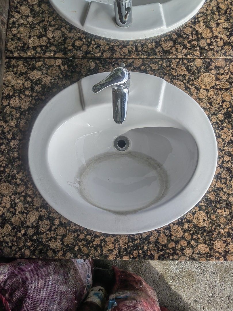 POZZI & MÄSCH White Ceramic Sinks with Granite Backsplash (Category: Bathroom & Kitchen Fixtures) located in Makati City. Submitted by donald1983 (Listing ID 1454006781, Image 2). Description: -1500 each pick up: makati - Set of 2 white ceramic sinks - Granite backsplashes with speckled brown and gold pattern - Faucets included - One sink has interior staining - Ideal for renovation projects or unique bathroom designs .