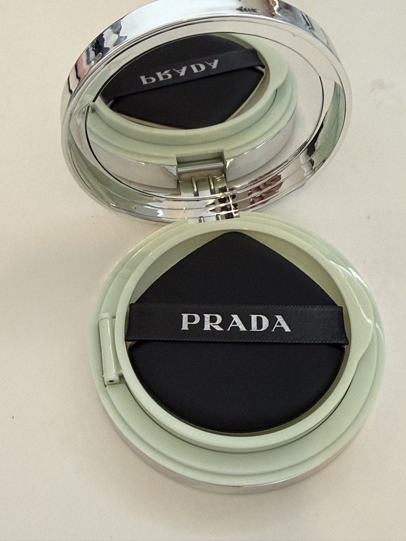 k*y様 PRADA AUGMENTED SKIN LC5 12g Prada augmented skin cushion foundation LC5, 美容＆個人護理, 健康