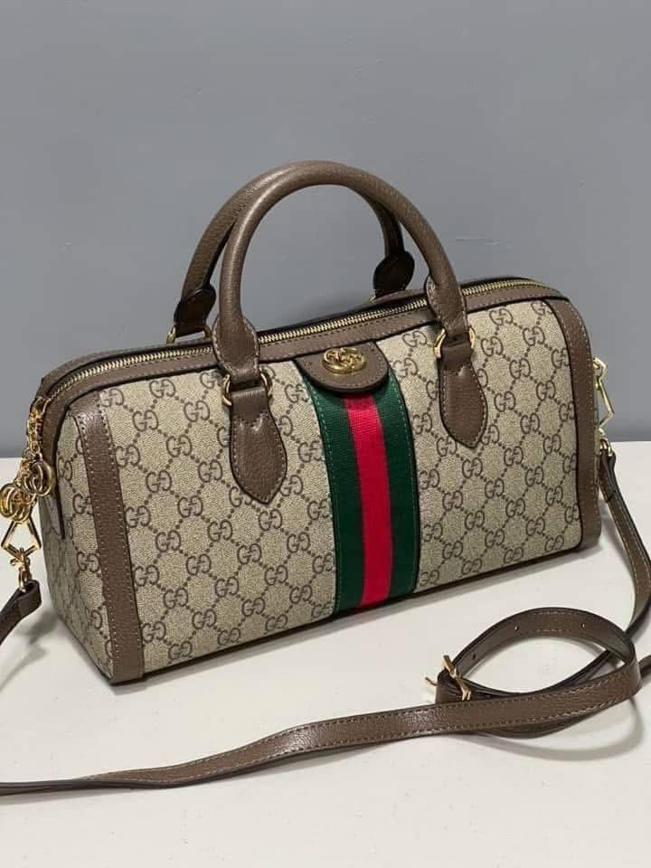 Preloved boston 2way bag (Category: Luxury Bags & Wallets) located in Los Banos. Submitted by ditasbautista2329 (Listing ID 1454184202, Image 1). Description: 📌boston 2 way bag 📌30-32cm 📌pvc laminated leather 📌good as new 📌actual pictures posted.