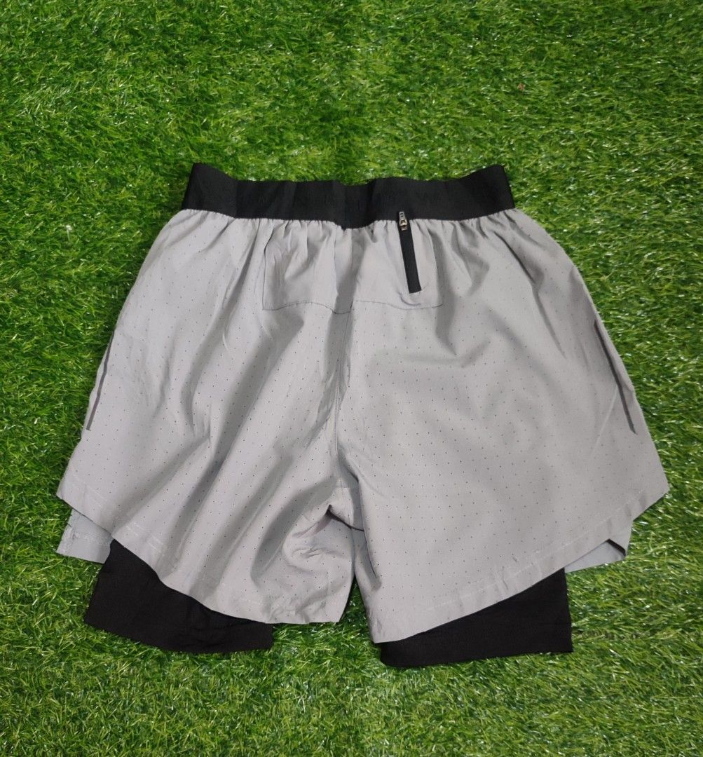 Primark Men's 2-in-1 Running Shorts (Category: Activewear) located in Cebu City. Submitted by deadjay84 (Listing ID 1454109498, Image 2). Description: Primark Men's 2-in-1 Running Shorts Size: Xsmall - Comfortable elastic waistband - Perforated details for enhanced breathability - Small logo accent on the right leg - Ideal for running, gym workouts, and active lifestyles In great condition Pls see photos for details Add shipping Cebu Loc.