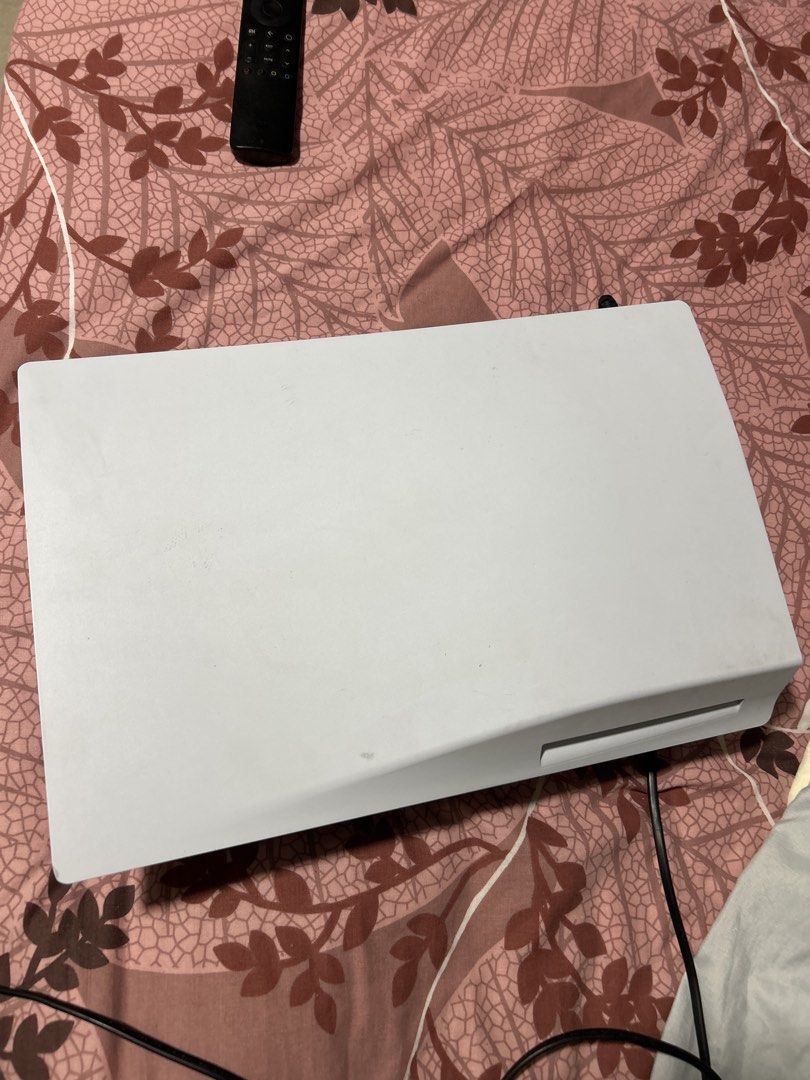ps5 no controller (Category: PlayStation) located in Singapore. Submitted by salkkau (Listing ID 1454150271, Image 1). Description: likely used no controller works very well.
