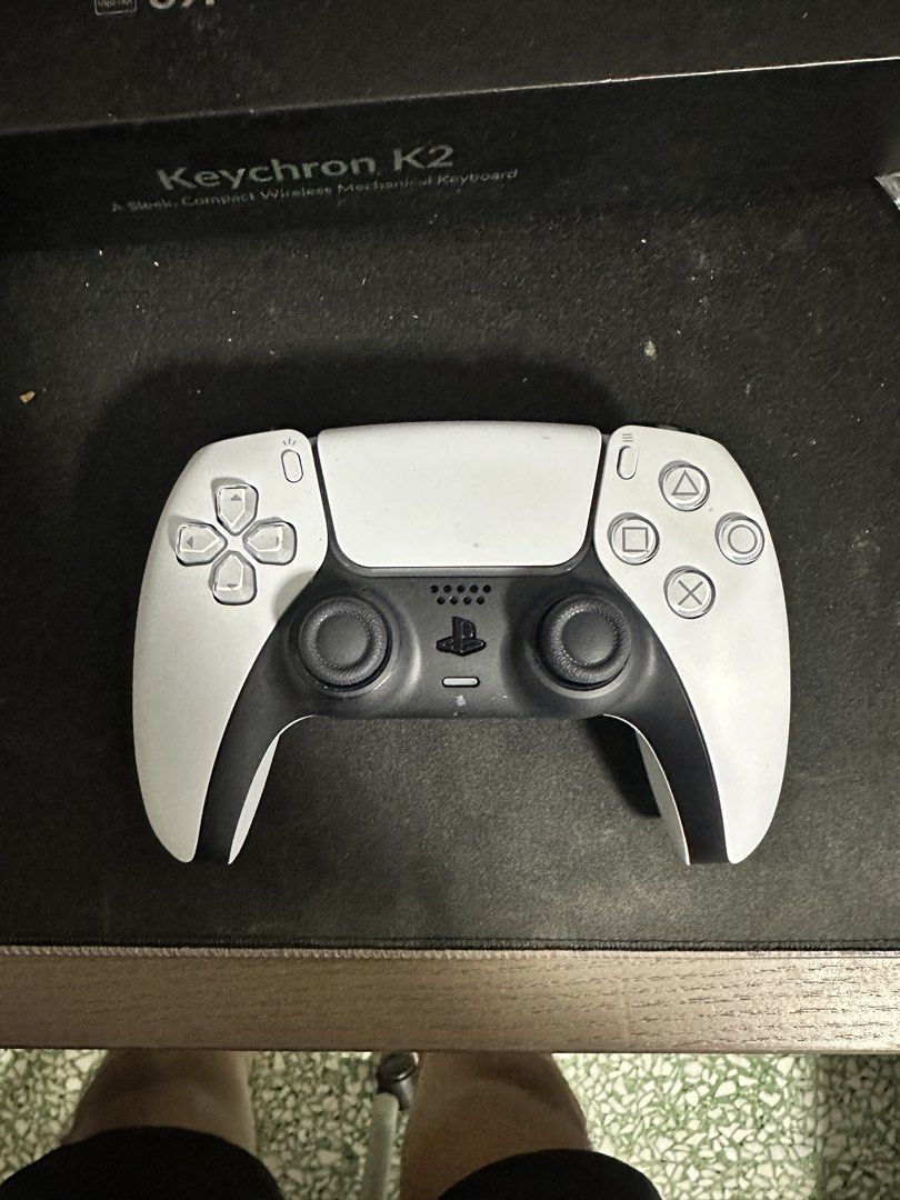 Ps 5 Controller (Category: Controllers) located in Singapore. Submitted by yksellsstuff (Listing ID 1454023649, Image 1). Description: - White PlayStation 5 DualSense Controller - Official Sony product - Compatible with PS5 consoles - In good, pre-owned condition - Ready for immediate use Condition : 10/10 No stick drift issues All functional Joystick from the original console Selling because I’m planning to move and wanna buy camo controller.