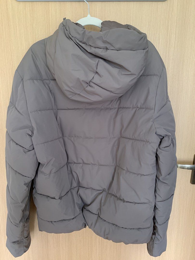 Pull and bear Jacket (Category: Coats, Jackets and Outerwear) located in Singapore. Submitted by prettylittlecutee (Listing ID 1454047717, Image 2). Description: Suitable for winter .