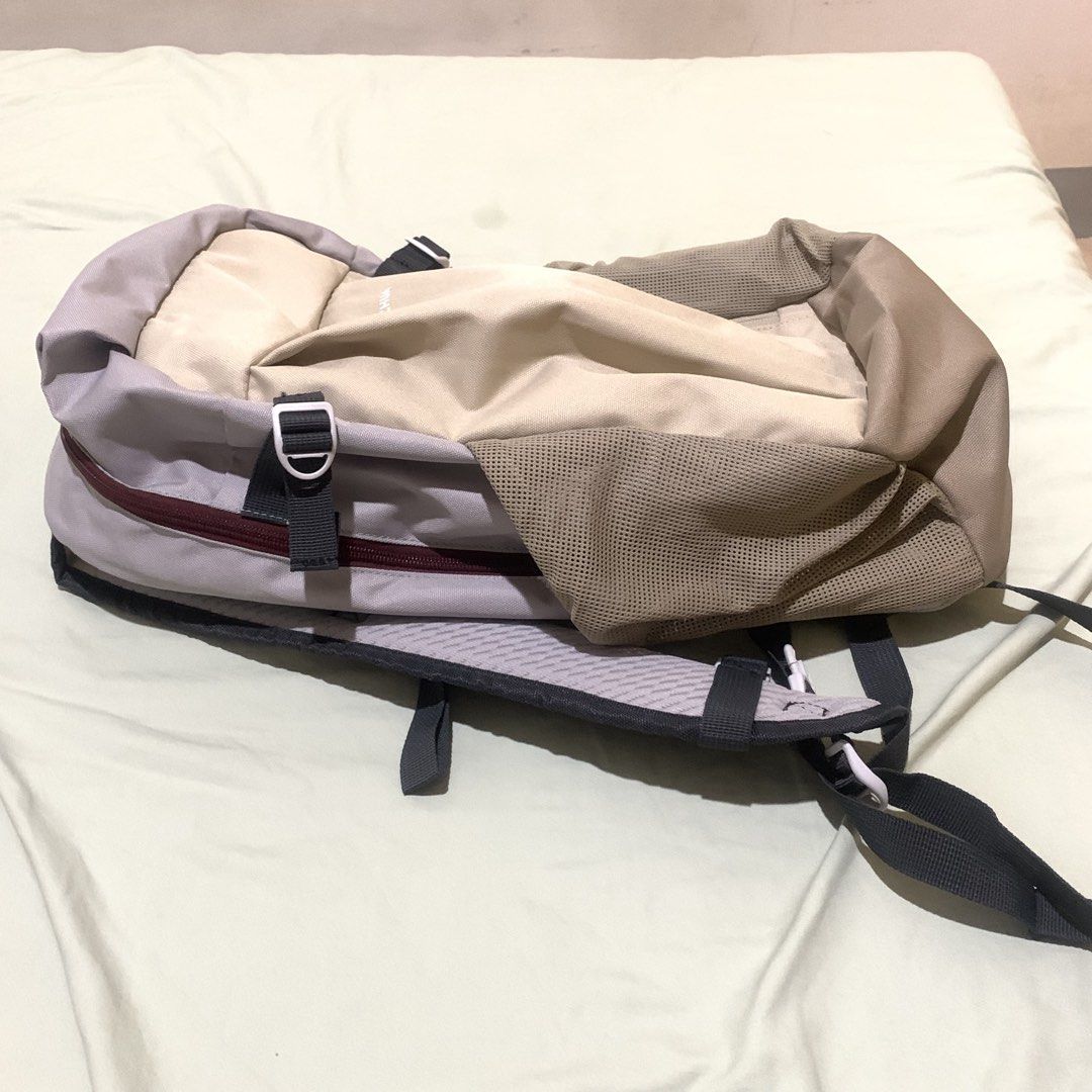 Quechua 20L Backpack (Category: Backpacks) located in Rizal. Submitted by alexieesclanda (Listing ID 1454156356, Image 2). Description: - Quechua 20L Backpack - Color: Beige and Grey - Features: Mesh side pockets, padded straps - Main compartment with zipper closure - Ideal for day trips and hiking - Lightweight: 470.2g.