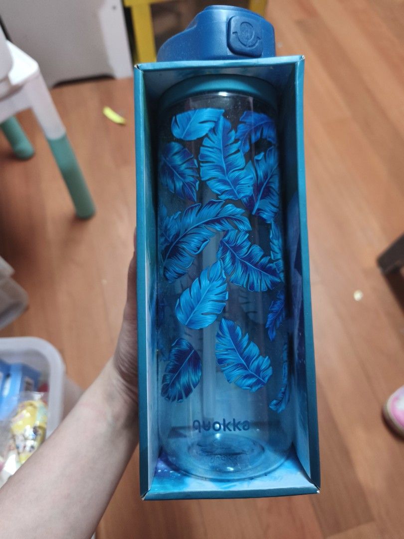 Quokka Blue Leaf Print Water Bottle with Box (Category: Water Bottles & Tumblers) located in Quezon City. Submitted by ng.stephanielauren (Listing ID 1454131954, Image 1). Description: - Blue Quokka water bottle - Tropical leaf print design - Includes original box - Flip-top lid for easy drinking - Perfect for staying hydrated anywhere.