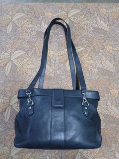 (Category: ) located in . Submitted by azizahthriftshop (Listing ID 1454064852, Image 1). Description: .