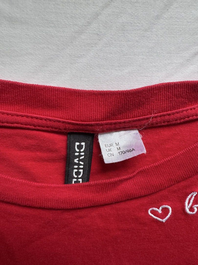 Red Divided H&M Cropped T-shirtgraphic (Category: Shirts) located in Manila. Submitted by calmphoenix.7846bf (Listing ID 1454052902, Image 2). Description: - Red cropped t-shirt from Divided by H&M - Features a small white heart and 'breaker' graphic on the chest - Short sleeves and crew neck - Made from a soft cotton blend - Ideal for casual wear or layering - Easy to style with jeans or shorts.