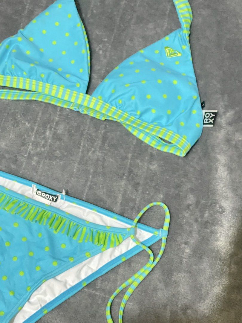 ROXY vintage y2k rock steady chacha bikini set (Category: Bikinis & Swimsuits) located in Ligao. Submitted by nammii_ (Listing ID 1454138784, Image 2). Description: L on tag, can fit to small-medium frames like new condi reversible no ww! payment first policy mop: gcash, maya, bank transfer mod: j&t only.