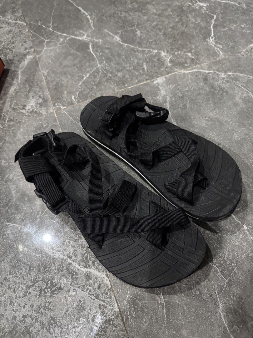 Sandugo Hiking Sandals (Category: Slippers and slides) located in Valenzuela. Submitted by aikeeee (Listing ID 1454059877, Image 1). Description: - Used once - With box - No flaws and issues (well taken care of) RFS: Need to declutter MOP: Gcash or Bank Transfer Can do lalamove or grab (buyer will shoulder the delivery fee).