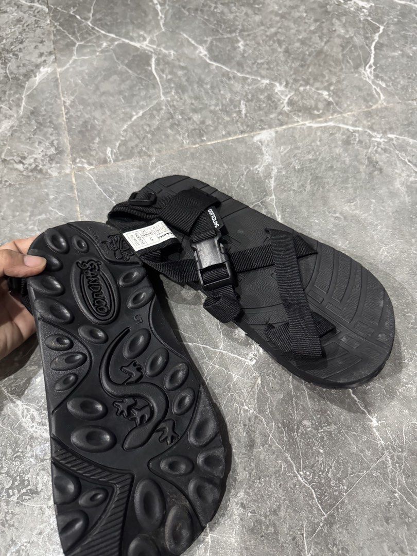 Sandugo Hiking Sandals (Category: Slippers and slides) located in Valenzuela. Submitted by aikeeee (Listing ID 1454060049, Image 3). Description: - Used once - With box - No flaws and issues (well taken care of) RFS: Need to declutter MOP: Gcash or Bank Transfer Can do lalamove or grab (buyer will shoulder the delivery fee).