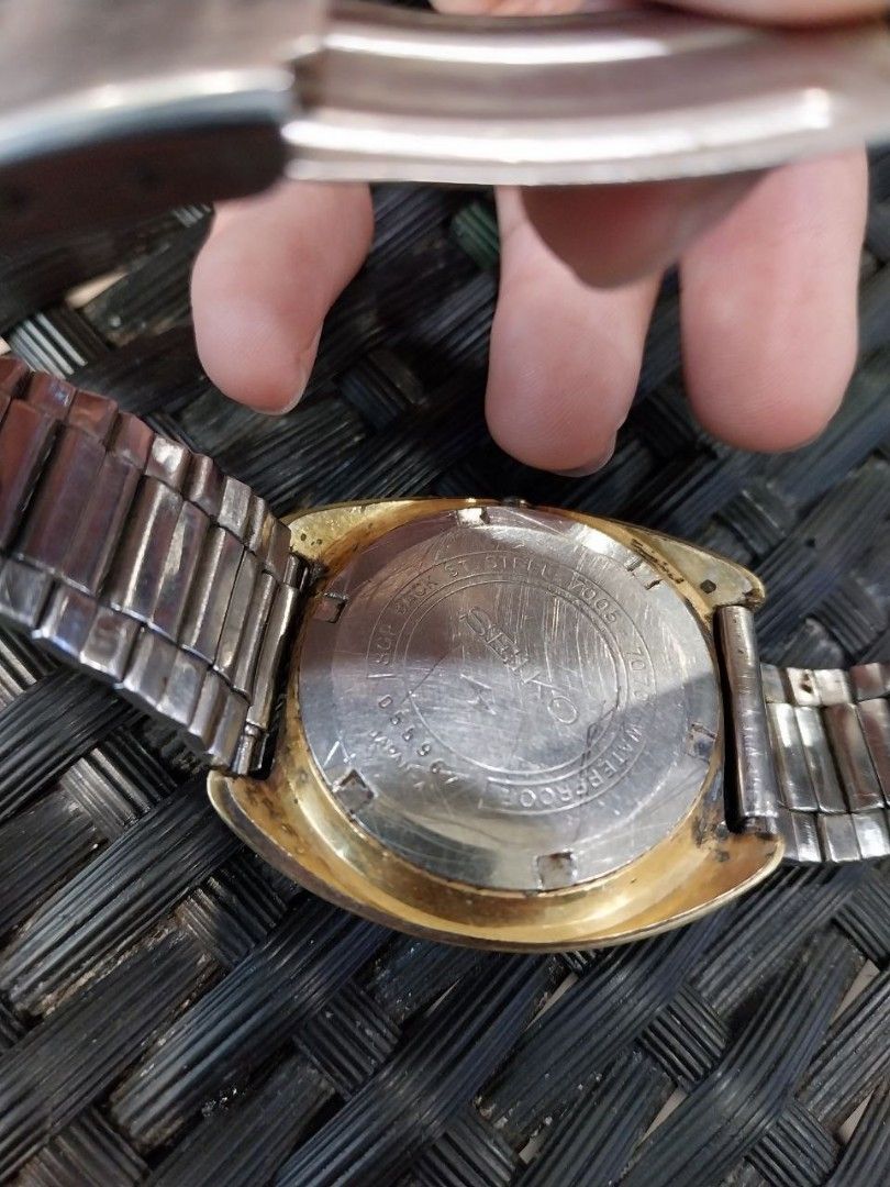 Seiko Automatic 7005-7070 (Category: Luxury Watches) located in Manila. Submitted by j.dlh (Listing ID 1454041247, Image 2). Description: - Vintage Seiko automatic watch - Gold tone case -replaced strap - 17 jewels movement - Day and date complication -has vibration in the movement but does not work - Sold as is.