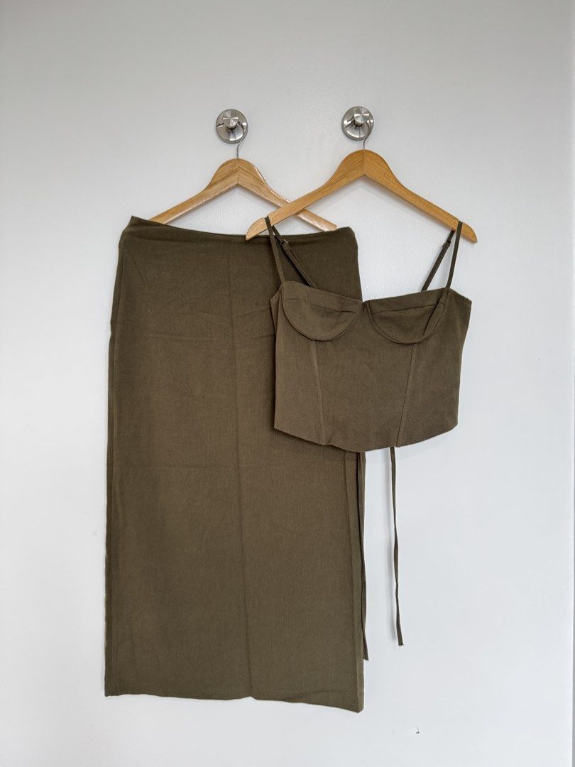 Shein - Musera Olive Green Set (Category: Sets or Coordinates) located in Mandaluyong City. Submitted by argdeclutter (Listing ID 1454085762, Image 2). Description: - Like New, Used 2x Only - Super nice fabric & fit, one of my fav sets RFS: Decluttering.