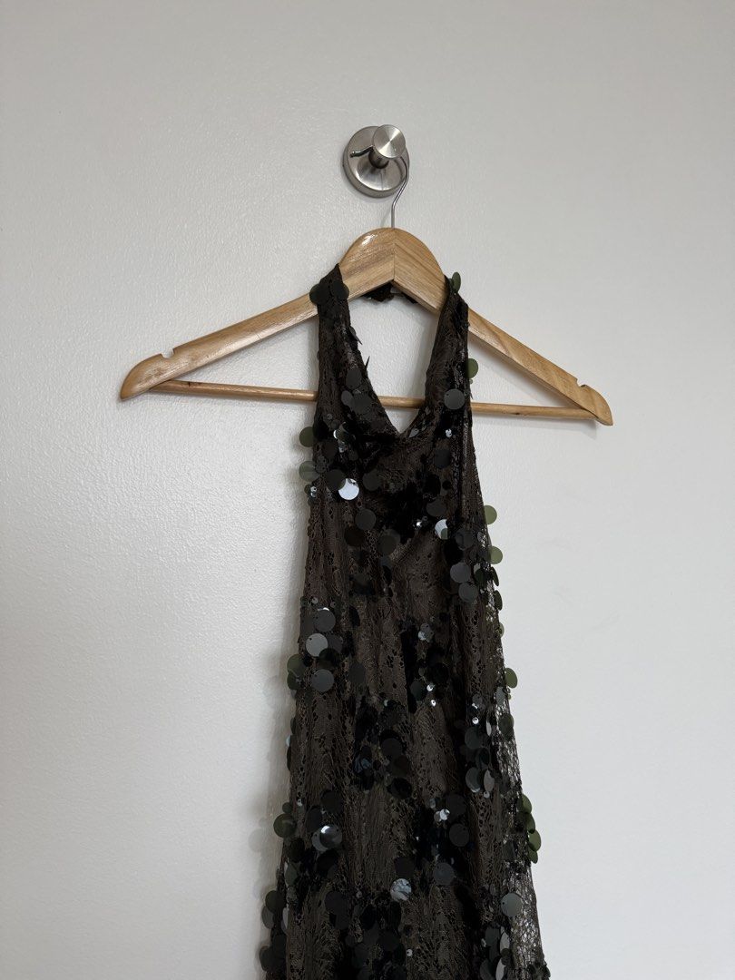 Shein Musera Olive Green Long Dress (Category: Dresses) located in Mandaluyong City. Submitted by argdeclutter (Listing ID 1454089878, Image 3). Description: - Super nice in actual - Sinukat lang RFS: I bought a new one that's shorter.
