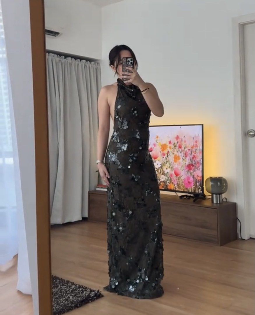 Shein Musera Olive Green Long Dress (Category: Dresses) located in Mandaluyong City. Submitted by argdeclutter (Listing ID 1454089878, Image 2). Description: - Super nice in actual - Sinukat lang RFS: I bought a new one that's shorter.
