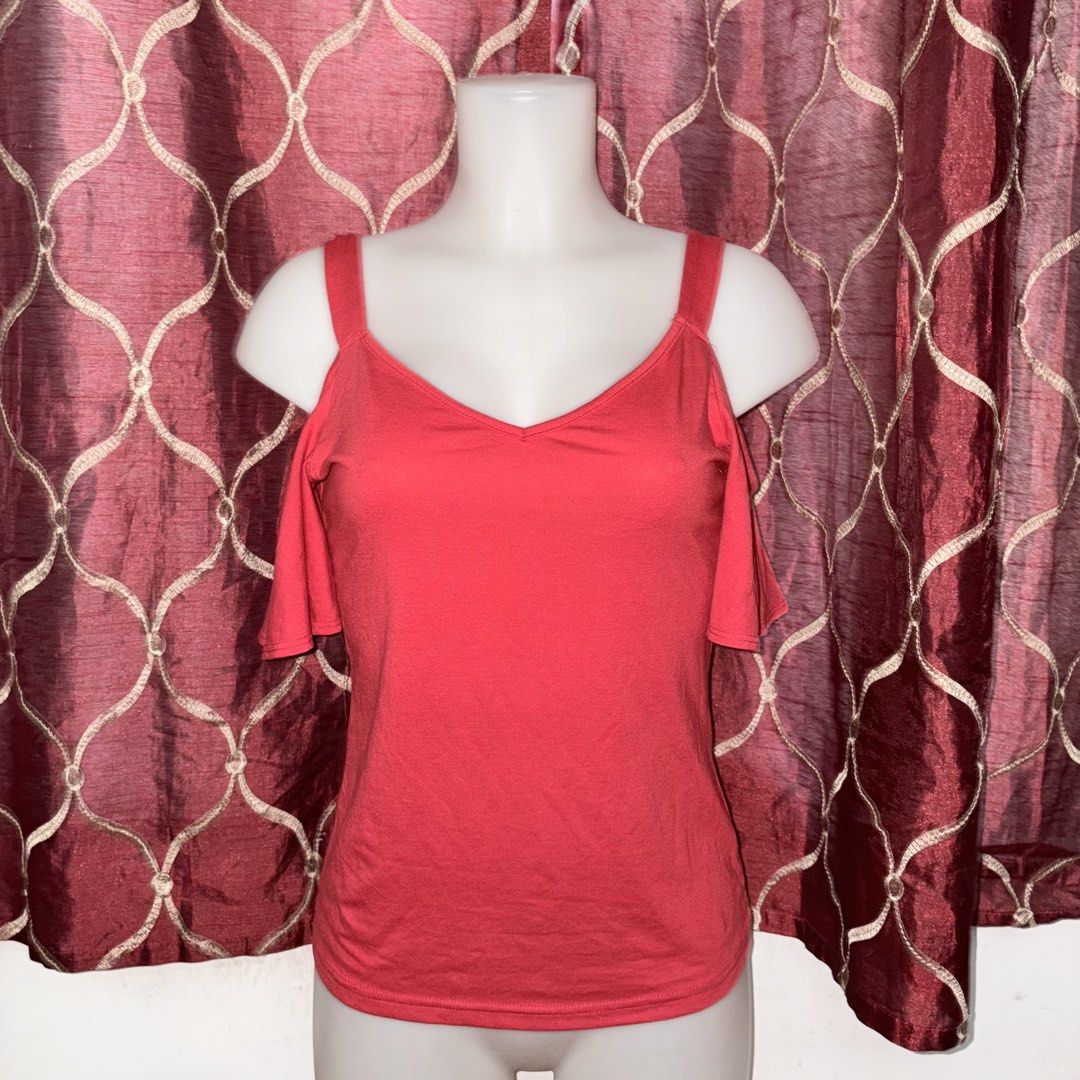 SHEIN Red Off Shoulder V-Neck Top (Category: Blouses) located in Manila. Submitted by weya_ (Listing ID 1454096803, Image 1). Description: .