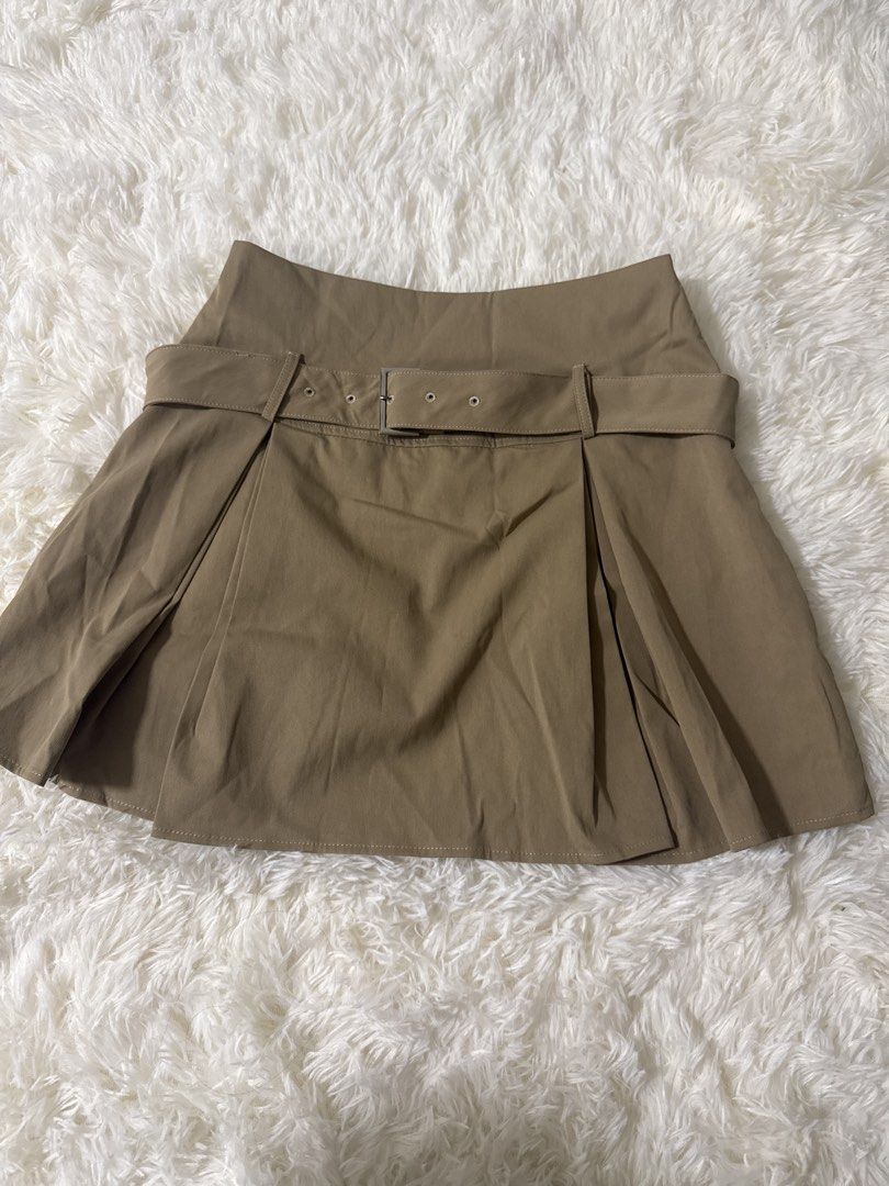 Shein Pleated Skirt with Belt (Category: Skirts) located in Imus. Submitted by tpdecluttering (Listing ID 1454083740, Image 1). Description: never worn.