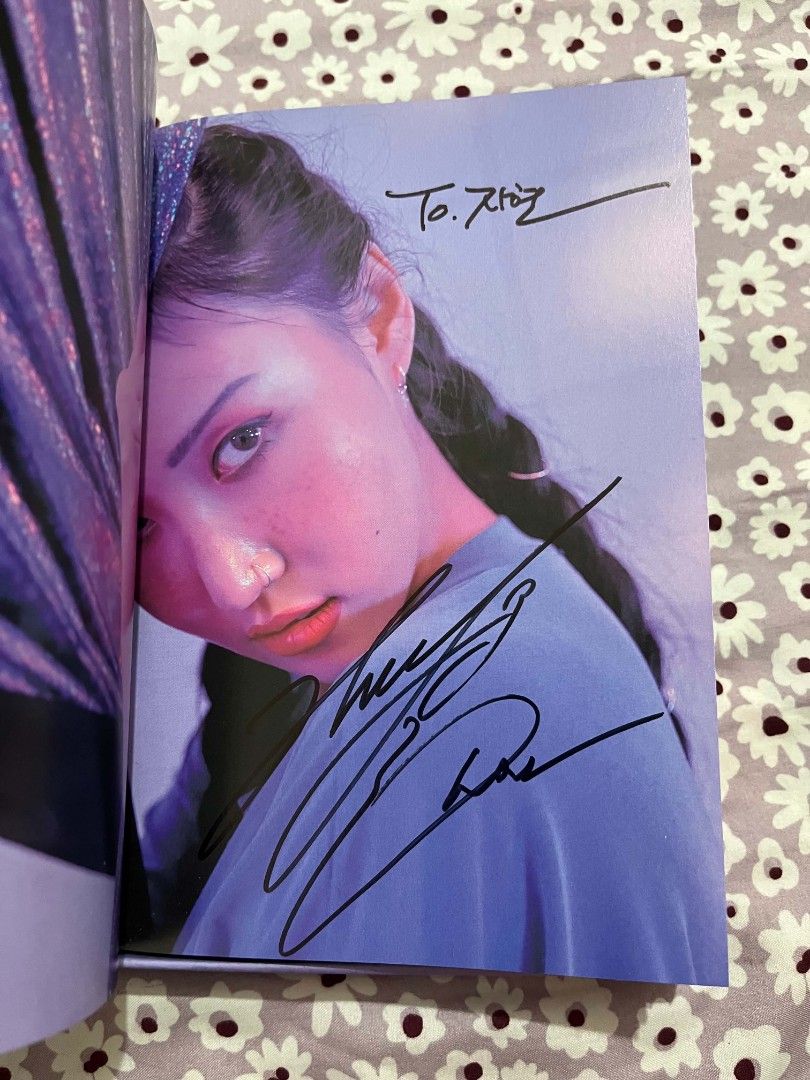 [SIGNED] Mamamoo White Wind signed pages (Category: K-Wave Merchandise) located in Manila. Submitted by tatsuran (Listing ID 1454167914, Image 3). Description: 🗯 white wind signed pages ⤷ price: 750 each ⤷ buy all for 2000 php please send a message if you're interested ૮ ˶ᵔ ᵕ ᵔ˶ ა you may also reach me on twitter: @Carrotland97 or ig: carrotland__.