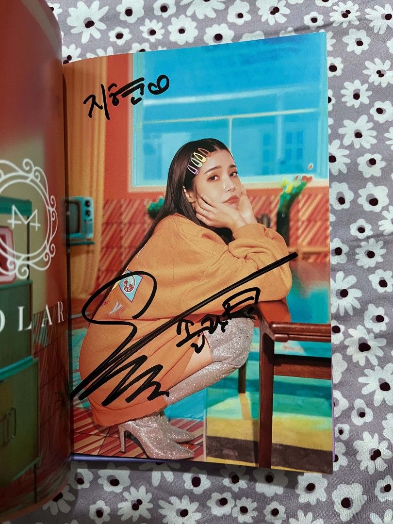 [SIGNED] Mamamoo White Wind signed pages (Category: K-Wave Merchandise) located in Manila. Submitted by tatsuran (Listing ID 1454167914, Image 2). Description: 🗯 white wind signed pages ⤷ price: 750 each ⤷ buy all for 2000 php please send a message if you're interested ૮ ˶ᵔ ᵕ ᵔ˶ ა you may also reach me on twitter: @Carrotland97 or ig: carrotland__.