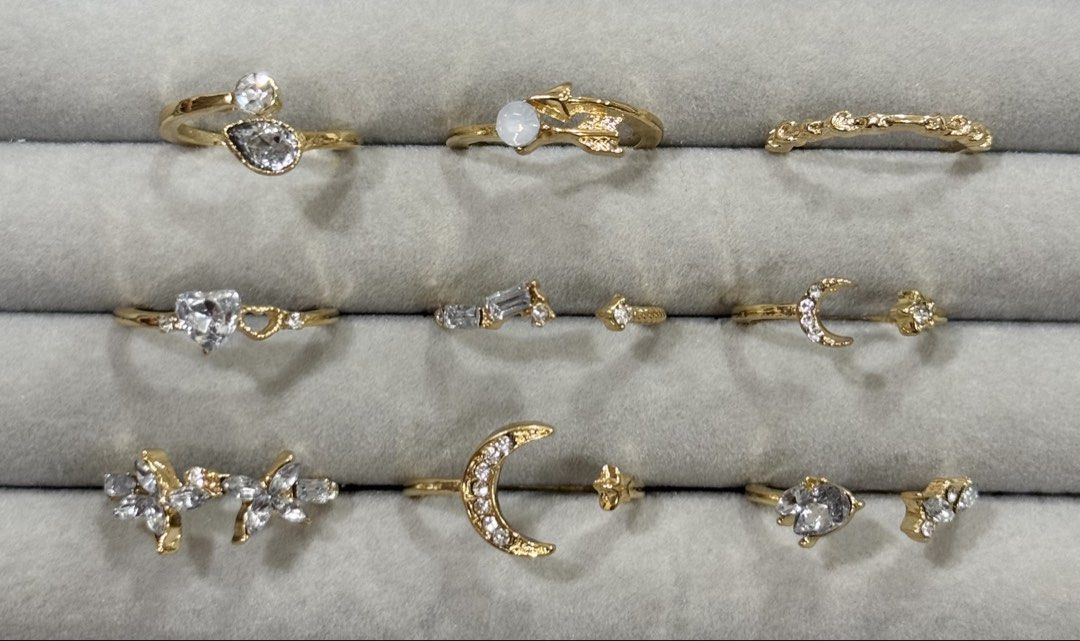Stacking Ring Set (Stacker Ring) (Category: Rings) located in Singapore. Submitted by jewelryave_sg (Listing ID 1454062298, Image 1). Description: Stacking Ring Set (Stacker Ring) Includes: ✔️Jewelry pouch ✔️Polishing cloth.