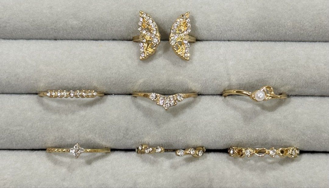 Stacking Ring Set (Stacker Ring) (Category: Rings) located in Singapore. Submitted by jewelryave_sg (Listing ID 1454062298, Image 3). Description: Stacking Ring Set (Stacker Ring) Includes: ✔️Jewelry pouch ✔️Polishing cloth.