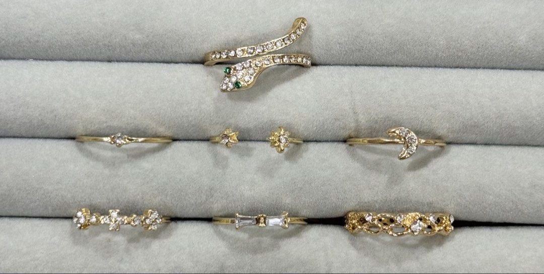 Stacking Ring Set (Stacker Ring) (Category: Rings) located in Singapore. Submitted by jewelryave_sg (Listing ID 1454062298, Image 2). Description: Stacking Ring Set (Stacker Ring) Includes: ✔️Jewelry pouch ✔️Polishing cloth.