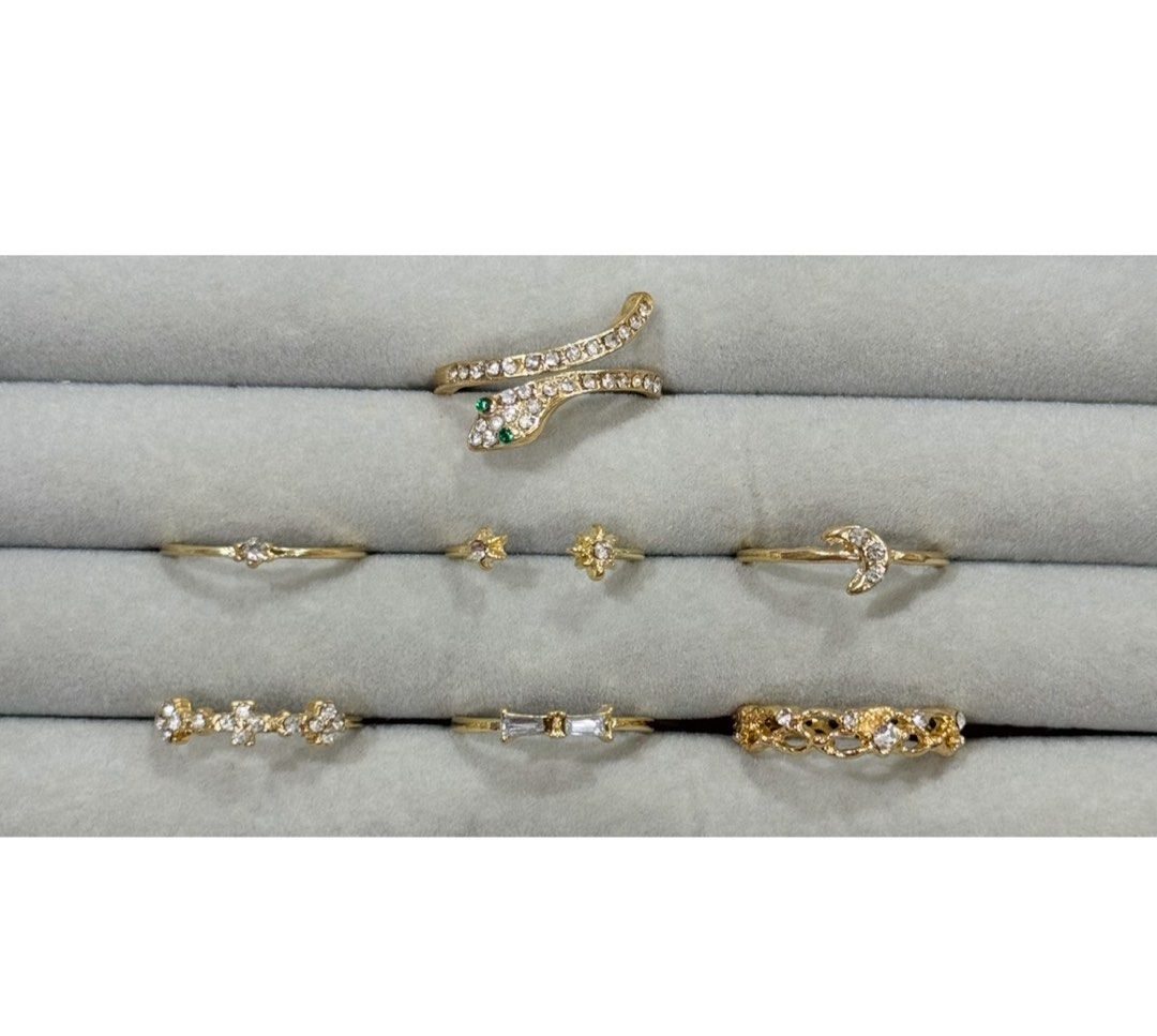 Stacking Ring Set (Stacker Ring) (Category: Rings) located in Singapore. Submitted by jewelryave_sg (Listing ID 1454062298, Image 5). Description: Stacking Ring Set (Stacker Ring) Includes: ✔️Jewelry pouch ✔️Polishing cloth.