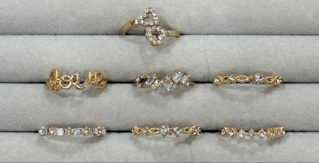 Stacking Ring Set (Stacker Ring) (Category: Rings) located in Singapore. Submitted by jewelryave_sg (Listing ID 1454062298, Image 4). Description: Stacking Ring Set (Stacker Ring) Includes: ✔️Jewelry pouch ✔️Polishing cloth.