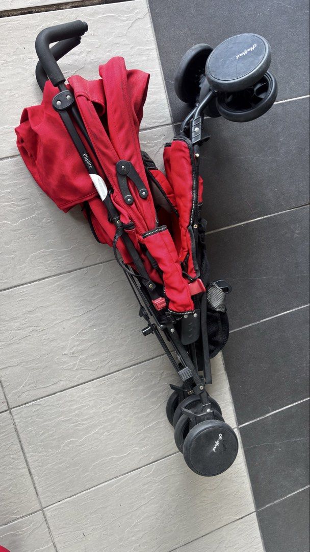 Stroller (Category: Babies & Kids Fashion) located in Kuala Lumpur. Submitted by upit1987 (Listing ID 1454044257, Image 3). Description: Ringan dan mudah di bawa ke mana sahaja..nego smpai jadi..barang masih baik.