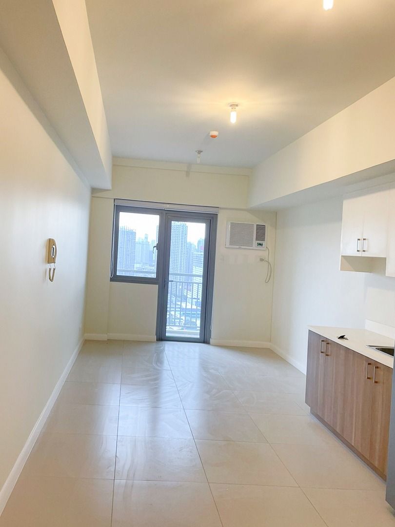 Studio Unit For Rent - The Vantage at Kapitolyo (Category: Apartments & Condos) located in Makati City. Submitted by vsg.realestate (Listing ID 1454106097, Image 3). Description: 🔆 Studio Unit For Rent - The Vantage at Kapitolyo 📌Property Details West Tower 19th Floor Studio 1TB 29 sqm Nearby Places: The Imperium at Capitol Commons, The Royalton, Sandstone at Portico 🏷 Asking Price: ₱ 24,000 👩‍💼 Veronica Ginez #VSGrealestate #VSGproperties #