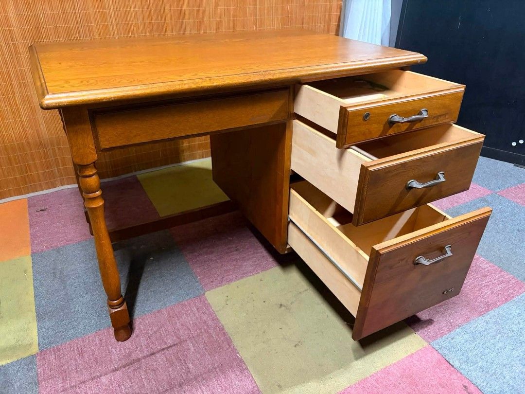 Study (Category: Tables & Sets) located in Meycauayan. Submitted by marygracecasimiro (Listing ID 1454063047, Image 3). Description: Vtg. HAMAMOTO KOGEISHA Mid-Century Bureau SOLID WOOD!!! OAK WOOD STUDY DESK!!! HEAVY-DUTY!!! MABIGAT!!! Price : 12,500 ✅ 40L x 27W x 29H inches In VERY good condition 💚 💚.