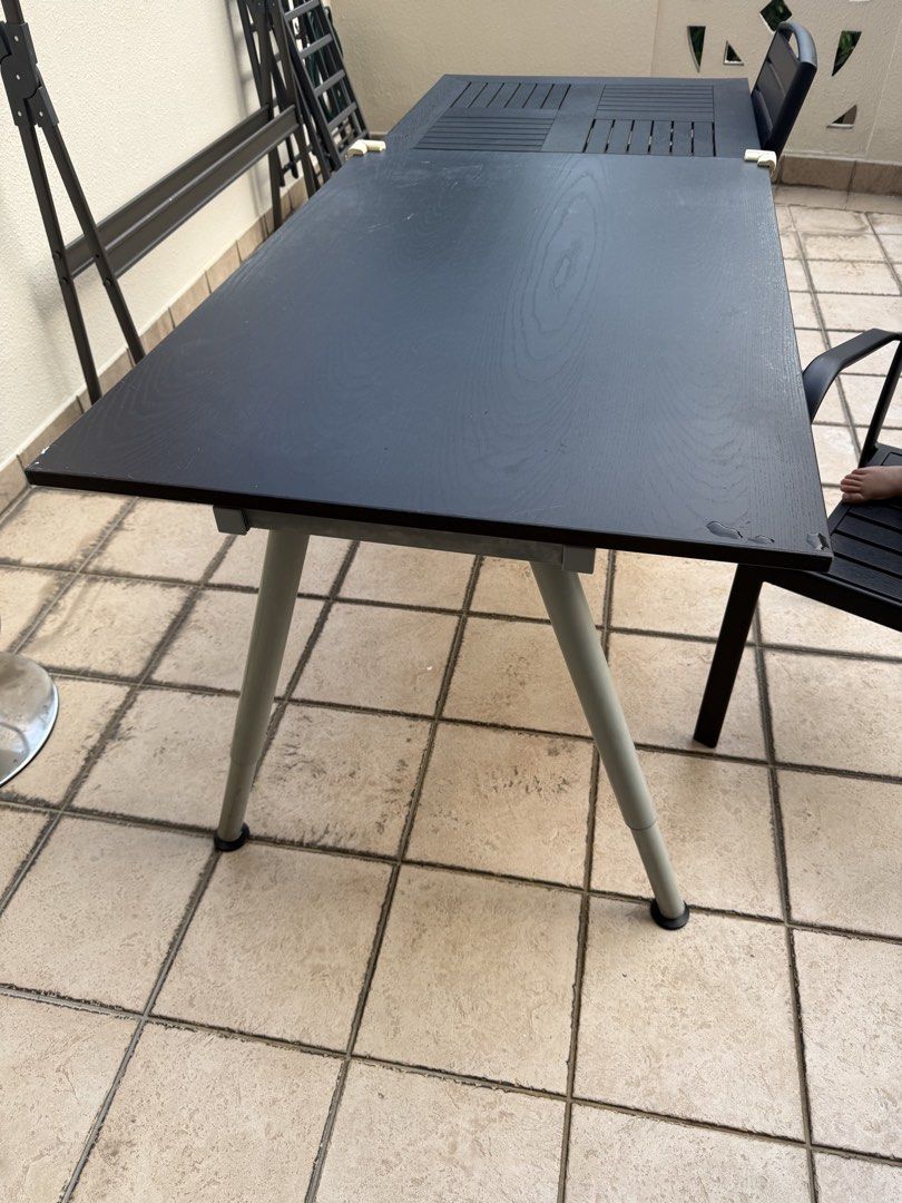 study table (Category: Tables & Sets) located in Singapore. Submitted by haveaniceday112 (Listing ID 1454135704, Image 2). Description: .