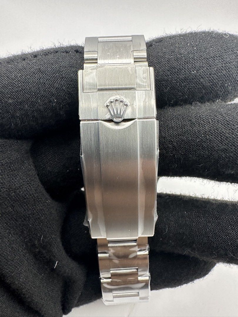 Submariner Starbucks 41mm (Category: Luxury Watches) located in Manila. Submitted by cherrypickmanila (Listing ID 1454165909, Image 3). Description: .