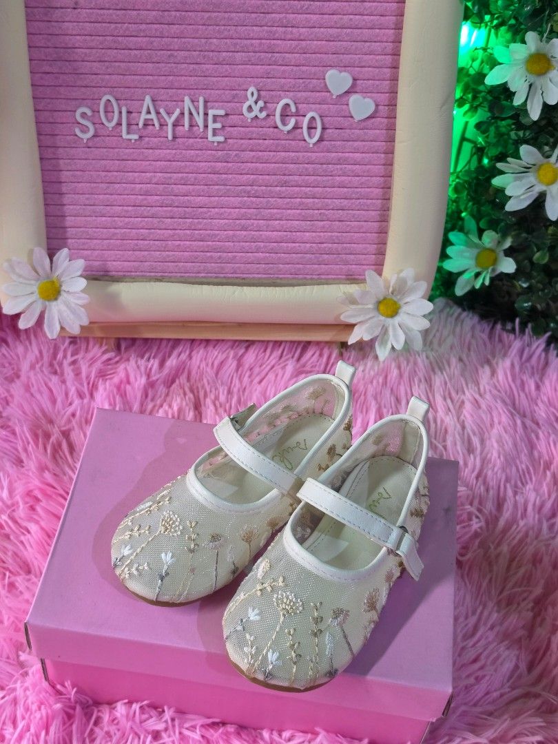 Suki Embroidered Floral Shoes (Category: Babies & Kids Fashion) located in Mandaluyong City. Submitted by hellokrissel (Listing ID 1454077173, Image 3). Description: Embroidered Floral Shoes 🌼 Like new – used only 2x for a short time. 🌼 Super pretty and perfect for birthdays, weddings, christenings, or special occasions. 🌼 Comes with original box. 🌼 Size: 22 📍 Location: Mandaluyong.