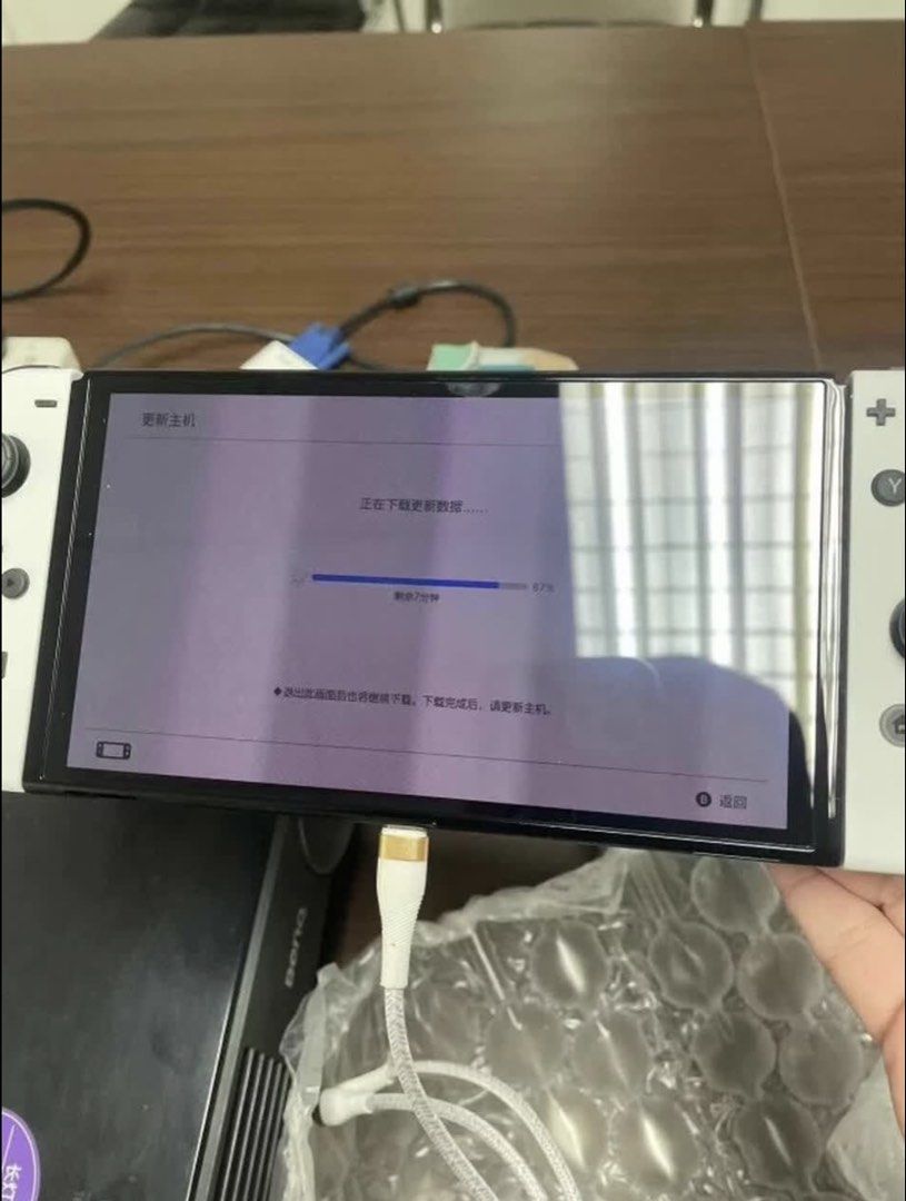 Switch OLED (Category: Nintendo) located in Singapore. Submitted by sggamehub-ty. (Listing ID 1454165783, Image 3). Description: 🎮 Nintendo Switch OLED White * 99新，品质有保障 * 配件齐全，即买即玩 * 预计 8-12 个工作日到货。 * 支持新加坡面交.