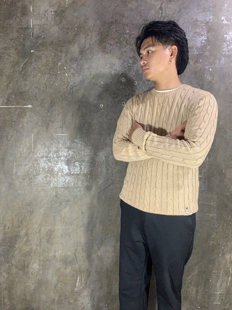 Teenie Weenie Cable Knit Sweater (Category: Formal Shirts) located in Aurora. Submitted by cpr_garments13 (Listing ID 1454130293, Image 3). Description: Medium on tag Measurements 19.5 (pit to pit) 28 (shoulder to hem) Ganda ng fittings nito Excellent condition sana Issue: repaired, minor stain (unnoticeable).