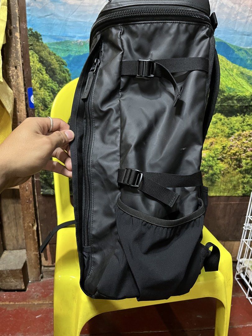 The North Face Base Camp Fuse Box Backpack (Category: Backpacks) located in Valencia. Submitted by bordzsthrift (Listing ID 1454120017, Image 3). Description: Exellent Condition Minor issues seen on pic Authentic .