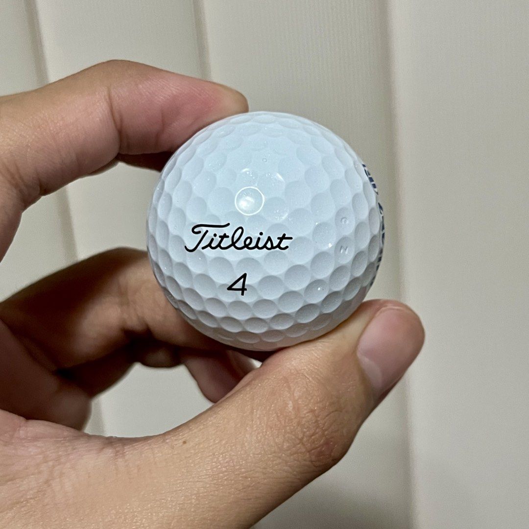 Titleist Pro V1 (2015) (Category: Golf) located in Caloocan City. Submitted by kolektayo (Listing ID 1454124778, Image 2). Description: Authentic Titleist Pro V1 (2015 version) 💰 Price: ₱1,200 Appears unused based on its condition. Feel free to PM for any questions. 💰 Payment first before shipping. Modes of Payment: ✔ GCash ✔ BPI ✔ Maya Location: 📍 Bacoor 📍 Adamson University Delivery Options: 📦 Lalamove | Grab – Same-day/ASAP (if available)