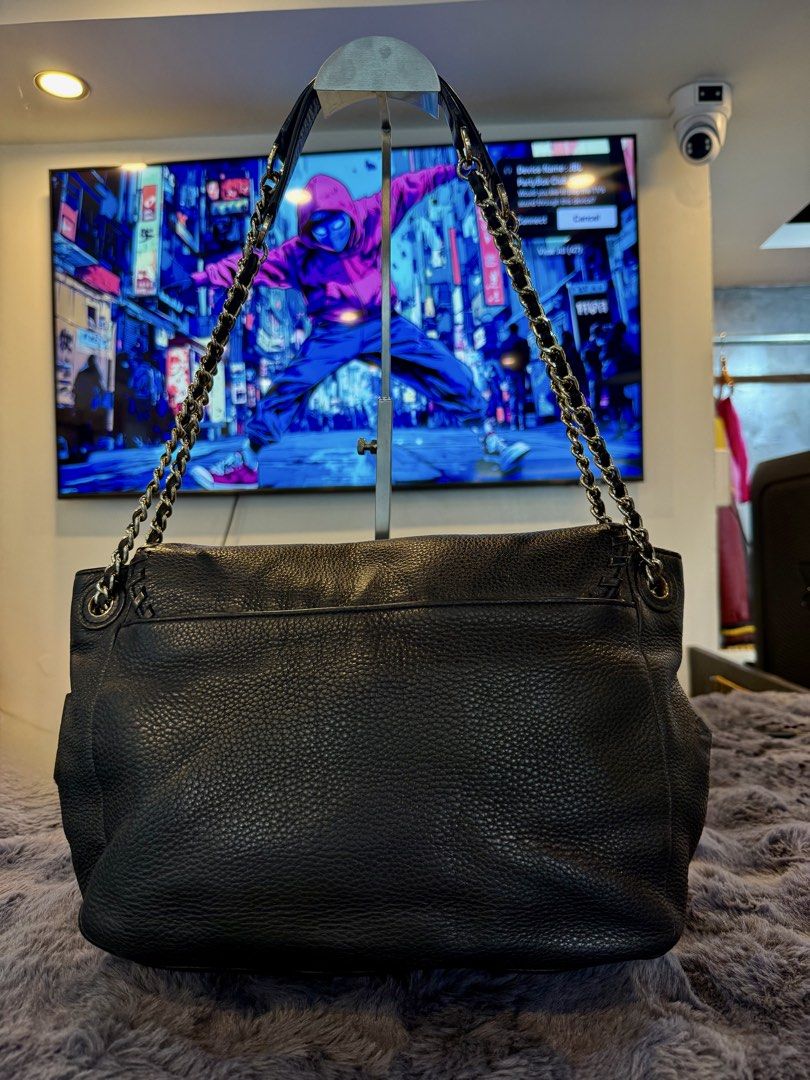 Tory Burch (Category: Shoulder Bags) located in Manila. Submitted by source.selection (Listing ID 1454094775, Image 2). Description: .