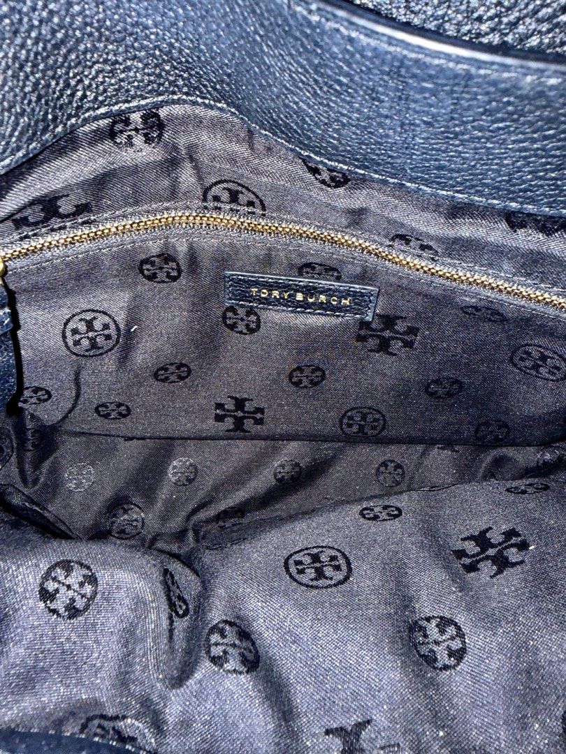 Tory Burch (Category: Shoulder Bags) located in Manila. Submitted by source.selection (Listing ID 1454094775, Image 3). Description: .