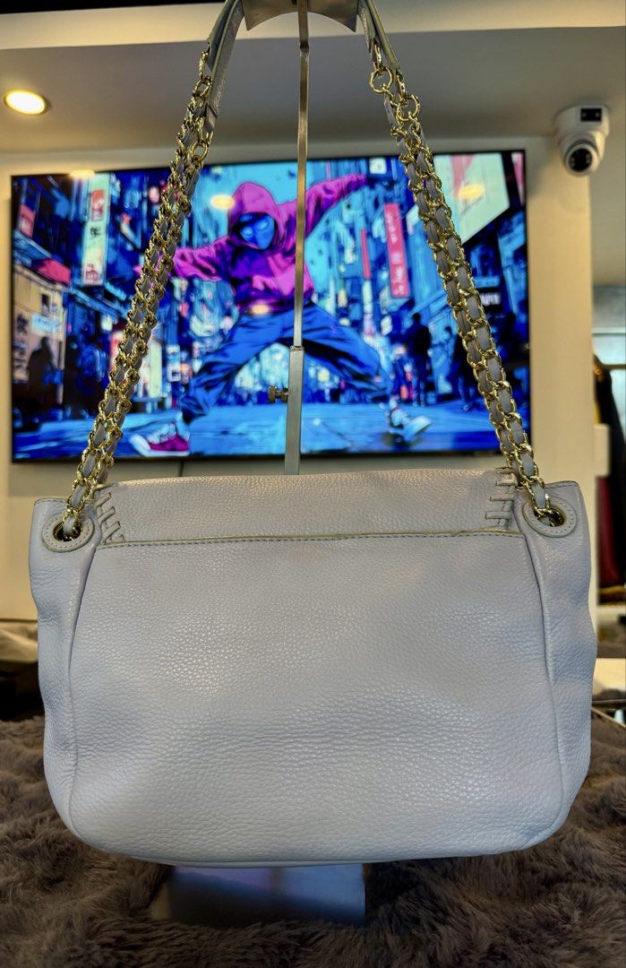 Tory Burch (Category: Shoulder Bags) located in Manila. Submitted by source.selection (Listing ID 1454120839, Image 2). Description: .