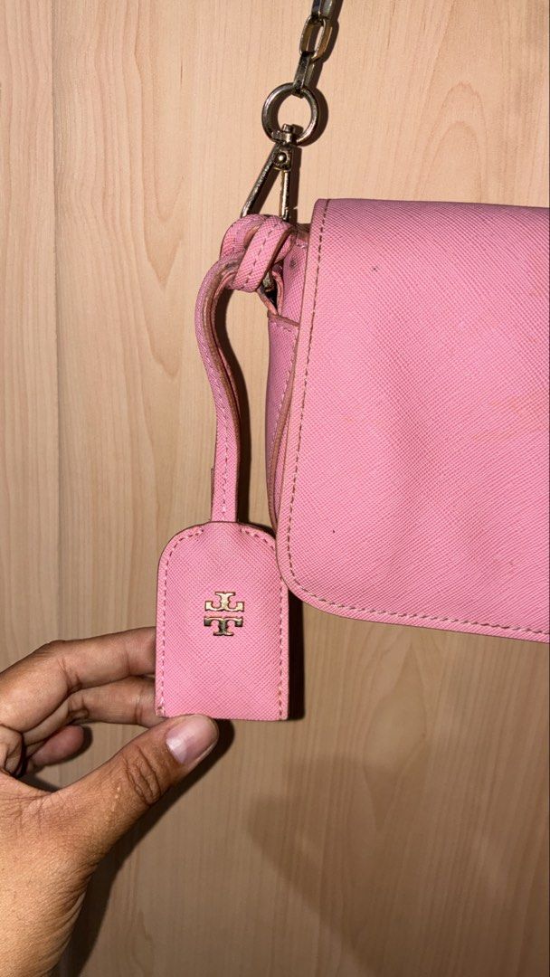 Tory Burch Pink Leather Shoulder Bag with Chain Strap (Category: Luxury Bags & Wallets) located in Placer. Submitted by talaalond61563 (Listing ID 1454049326, Image 3). Description: - Tory Burch Robinson crossbody - Genuine leather with gold hardware - Stylish chain strap and tassel detail - Interior: 1 zip pocket, 1 slip pocket - Interior is clean - Versatile for everyday or evening wear.