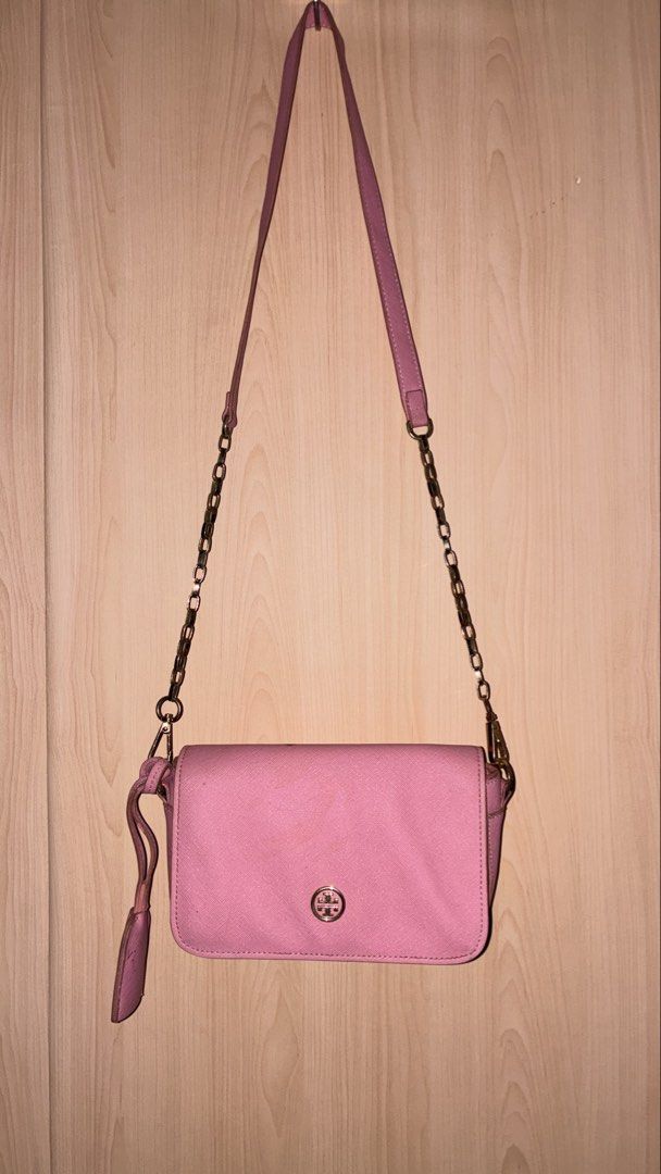 Tory Burch Pink Leather Shoulder Bag with Chain Strap (Category: Luxury Bags & Wallets) located in Placer. Submitted by talaalond61563 (Listing ID 1454049326, Image 1). Description: - Tory Burch Robinson crossbody - Genuine leather with gold hardware - Stylish chain strap and tassel detail - Interior: 1 zip pocket, 1 slip pocket - Interior is clean - Versatile for everyday or evening wear.
