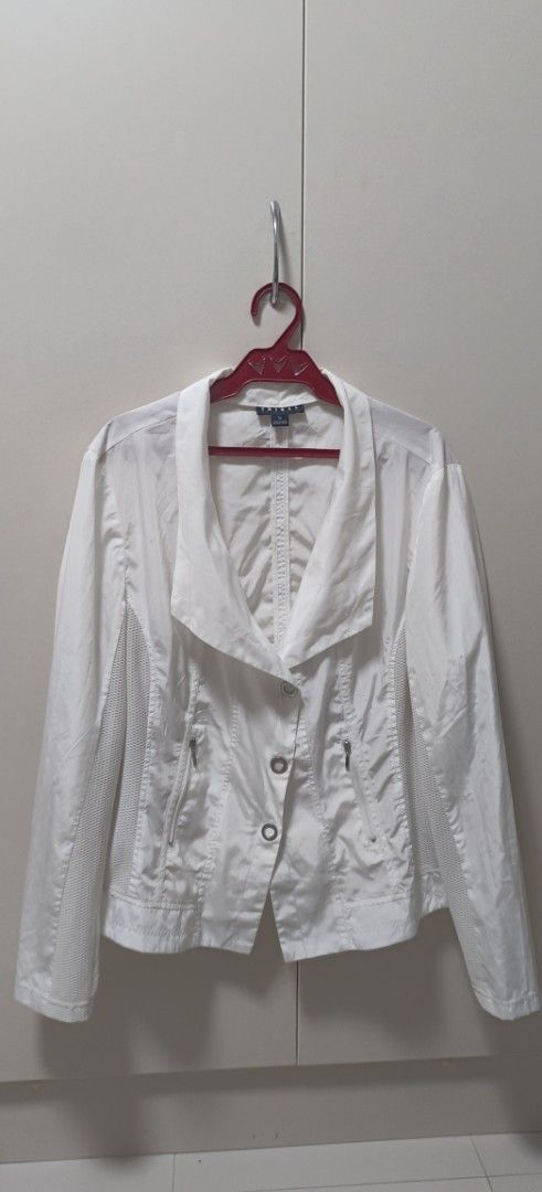Tribal White Blazer Jacket XL (Category: Coats, Jackets and Outerwear) located in Lucena. Submitted by amara211629 (Listing ID 1454092680, Image 1). Description: - Brand: Tribal - Color: White - Size: XL - Closure: Two-button - Features: Zippered front pockets - Material: Slight sheen - Style: Versatile, great for dressing up or down.