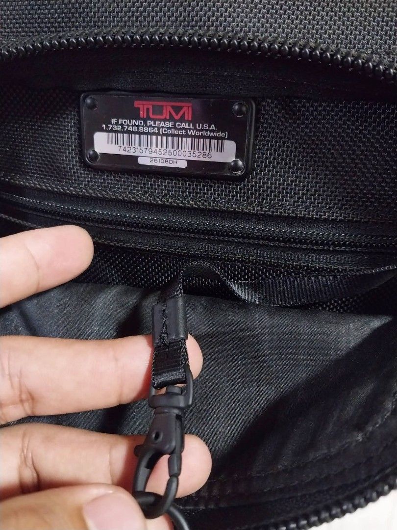 TUMI BAG (Category: Luxury Bags & Wallets) located in Cagayan de Oro. Submitted by lj100614 (Listing ID 1454165046, Image 2). Description: AUTHENTIC T UMI BAG :DESCRIPTION: :Tumi Alpha Ballistic Nylon :Green Nylon :Gunmetal Hardware :With Hang Tag :Replace Sling.