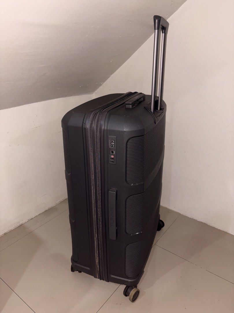 Tunkr Luggage Large (Category: Luggage) located in Antipolo. Submitted by abclairefg (Listing ID 1454004399, Image 3). Description: used once .