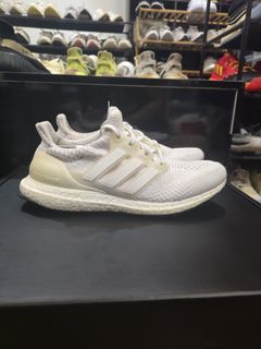 (Category: ) located in . Submitted by shiny_authentic_kickz (Listing ID 1454066496, Image 1). Description: .