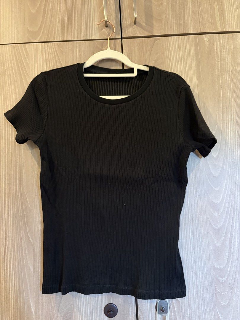 Uniqlo Black Striped (Category: Shirts) located in Quezon City. Submitted by j_vent (Listing ID 1454062724, Image 1). Description: .